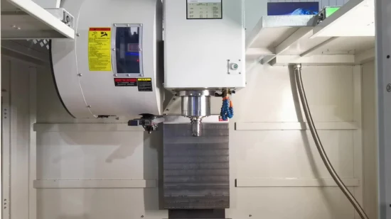 Fresatrice CNC con centro di lavoro CNC di alta qualità con tecnologia tedesca (BL-V8/V11)